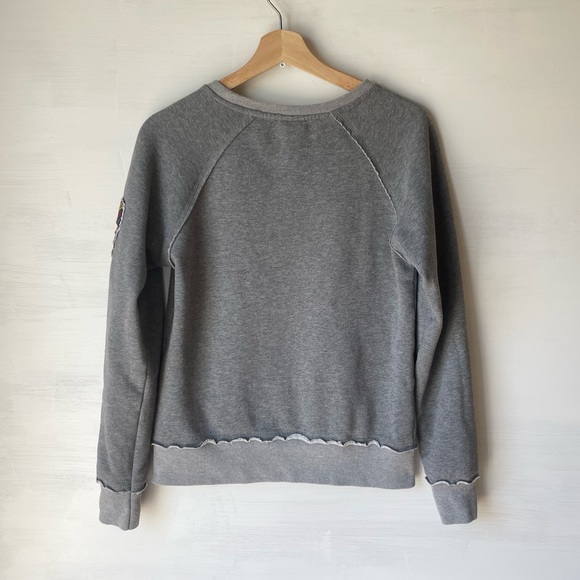 *SOLD* Universal Studios Harry Potter Gryffindor Sweatshirt Size: XS - Picture 2 of 4